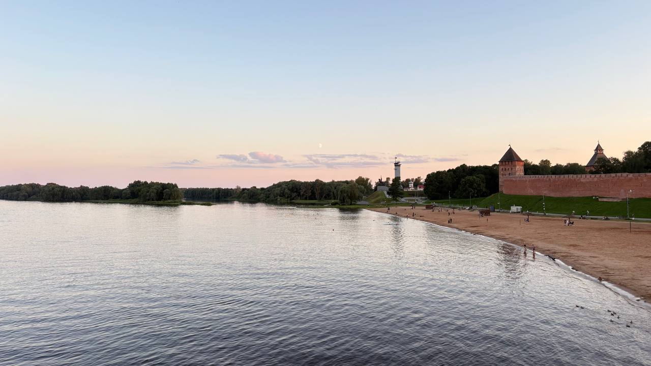 Всем привет из солнечного Великого Новгорода!
Мы когда собираюсь сюда и читали, что посмотреть, то из 30 (примерно) главных достопримечательностей в путеводителях указывают 26 церквей | Сетка — социальная сеть от hh.ru
