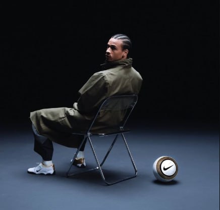 Моноайдентика — это не про дизайн. Это про волю.
Сколько ни работаю с дизайном всегда встречаю удивительные штуки, которые каждый раз по новому осознаю | Сетка — социальная сеть от hh.ru