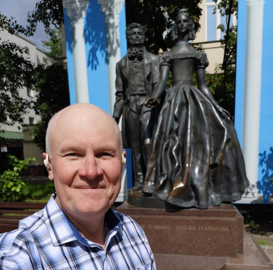 Одинокие и успешные: почему женщинам сложно совмещать любовь и карьеру?
Присоединяйся к важному разговору в честь Дня одиноких работающих женщин!
Ты успешна в карьере, но личная жизнь не складывается?... | Сетка — социальная сеть от hh.ru