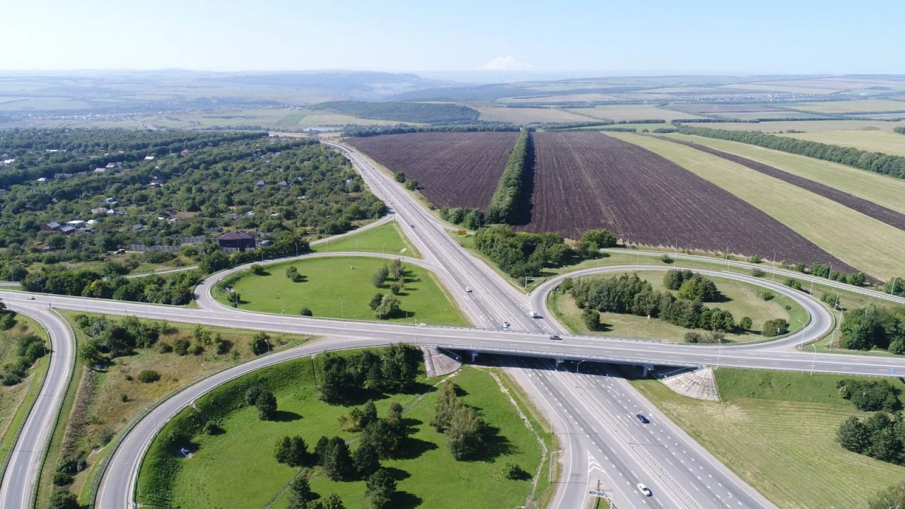 🛣 Ставропольский край вошел в топ-20 рейтинга по качеству дорог среди российских регионов
На конец 2024 года 67,1% автодорог региона отвечали нормативным требованиям, а плотность дорог с твердым покры... | Сетка — социальная сеть от hh.ru