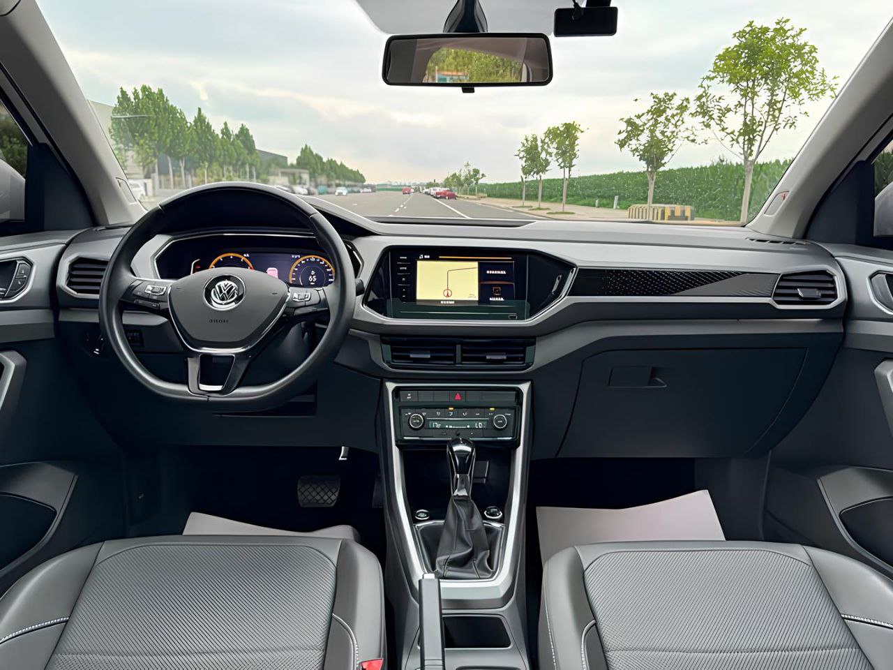 🚘Volkswagen T-Cross Deluxe:
Компакт, но с характером
✅ 2021 год, 42 209 км пробега
✅ 1.4 TSI на 150 л.с | Сетка — социальная сеть от hh.ru