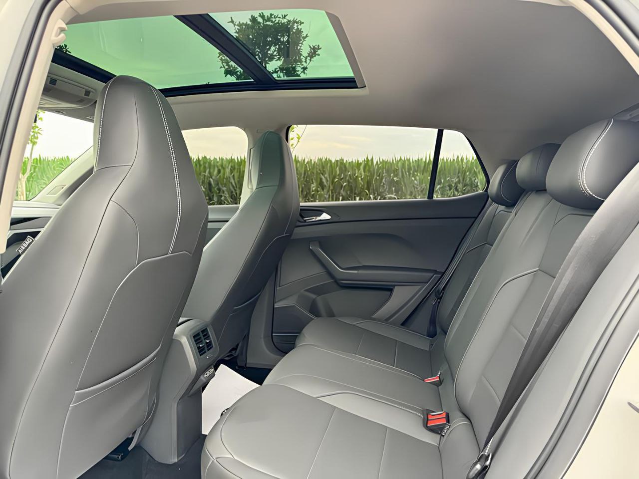 🚘Volkswagen T-Cross Deluxe:
Компакт, но с характером
✅ 2021 год, 42 209 км пробега
✅ 1.4 TSI на 150 л.с | Сетка — социальная сеть от hh.ru