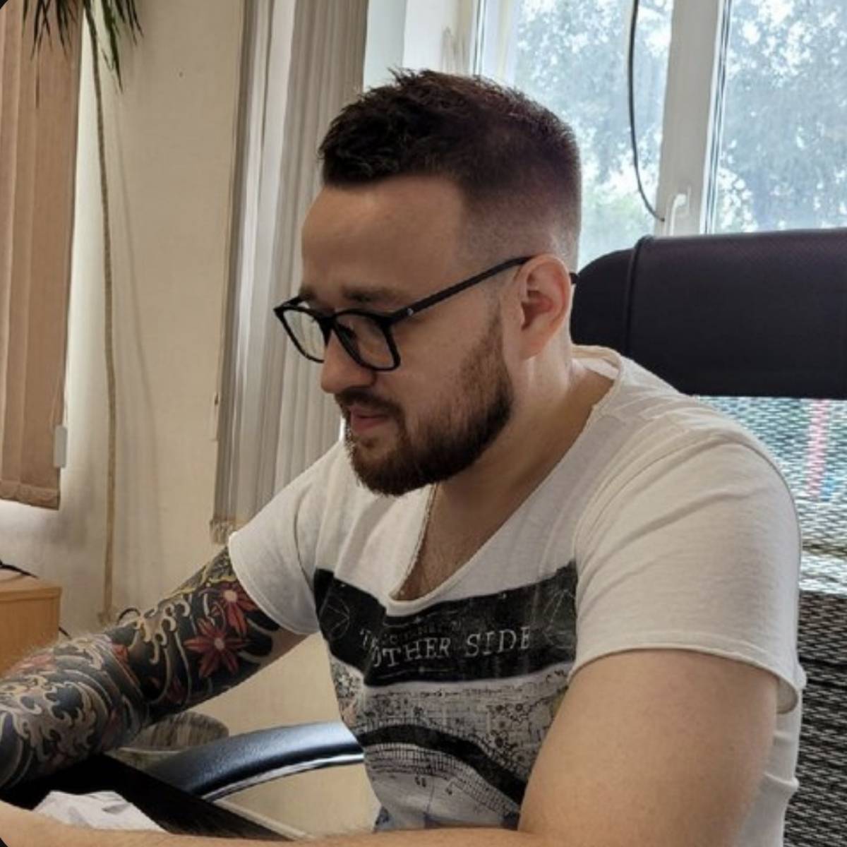 Денис Илларионов | Сетка — социальная сеть от hh.ru