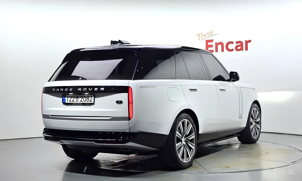 🚘Range Rover P530 Autobiography:
Когда статус уже внутри тебя
✅ Поколение L460 — новый кузов, июль 2022 года
✅ Бензиновый V8 4.4 л на 530 л.с | Сетка — социальная сеть от hh.ru