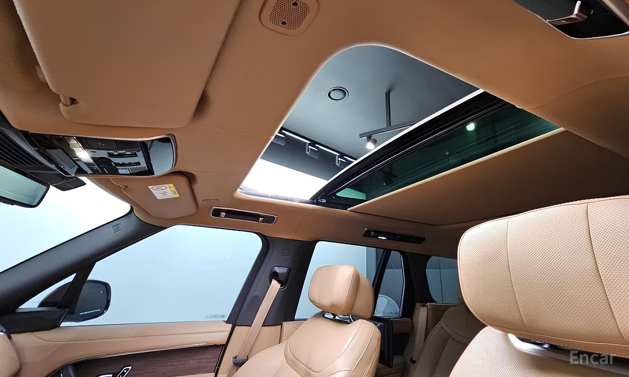 🚘Range Rover P530 Autobiography:
Когда статус уже внутри тебя
✅ Поколение L460 — новый кузов, июль 2022 года
✅ Бензиновый V8 4.4 л на 530 л.с | Сетка — социальная сеть от hh.ru