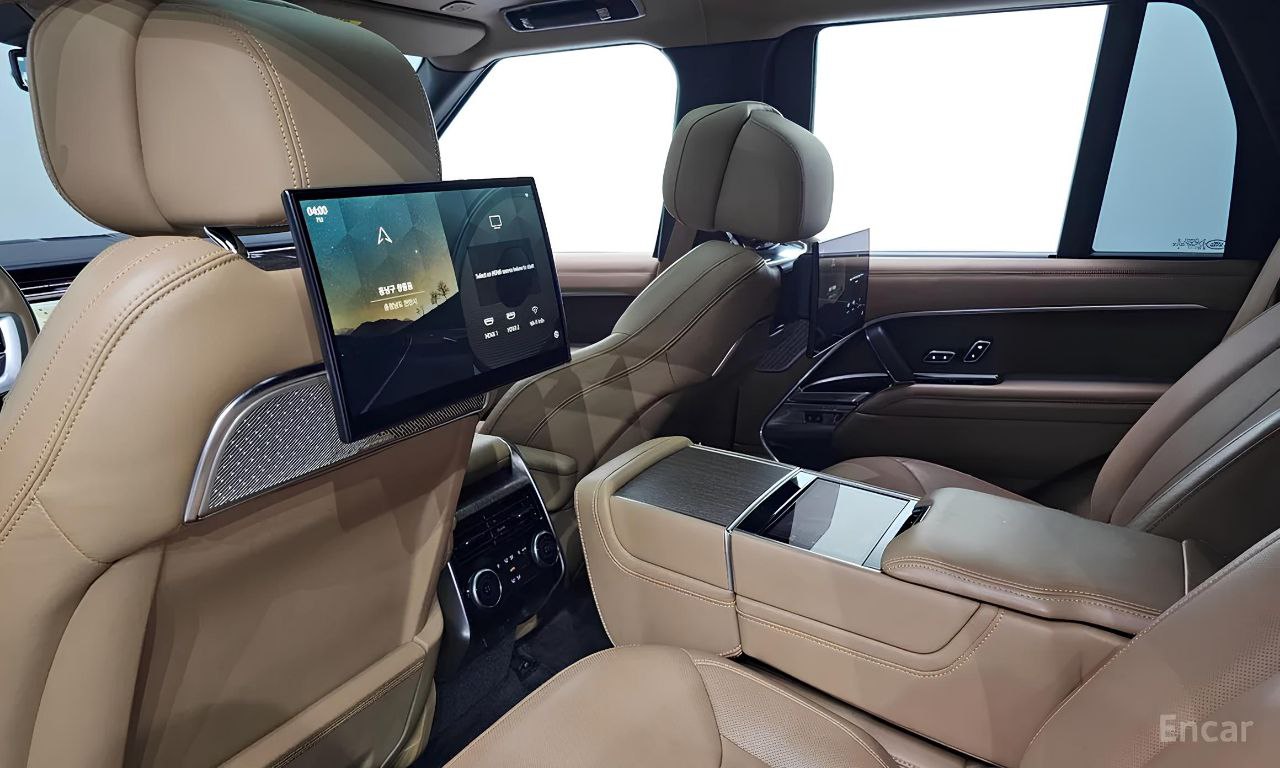 🚘Range Rover P530 Autobiography:
Когда статус уже внутри тебя
✅ Поколение L460 — новый кузов, июль 2022 года
✅ Бензиновый V8 4.4 л на 530 л.с | Сетка — социальная сеть от hh.ru