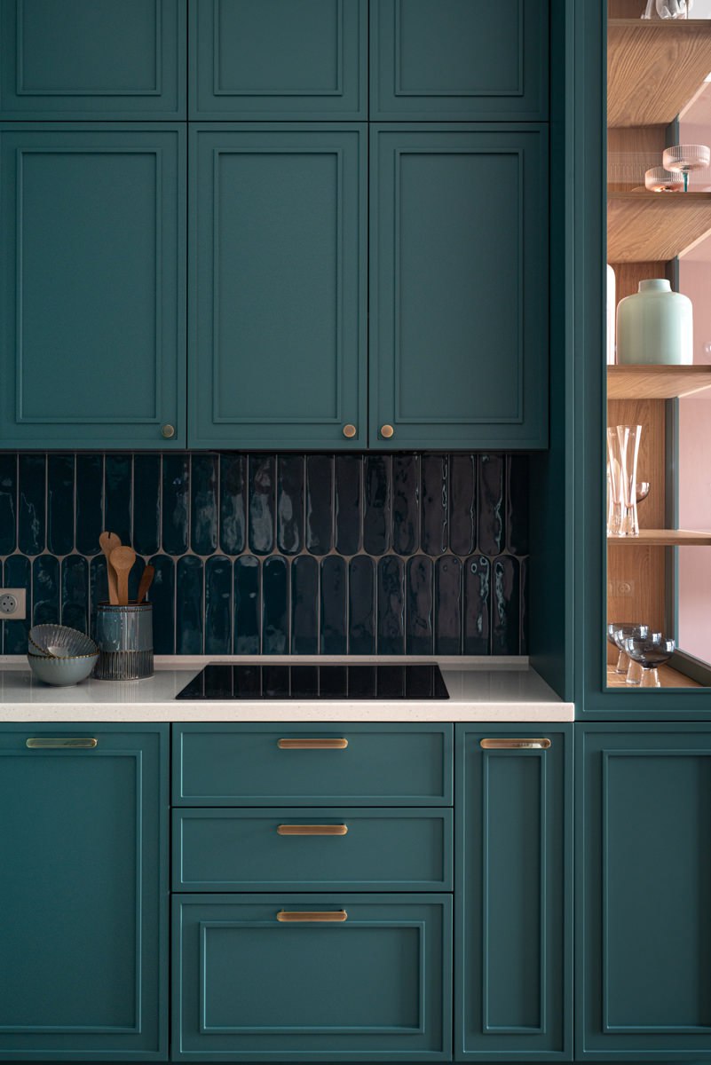 Проект дизайнера Ирины Давыдовой, где функциональный минимализм с иронией легко уживается с этническими мотивами. Смотрите на сайте wajournal.ru
Автор проекта: дизайнер Ирина Давыдова | Сетка — социальная сеть от hh.ru