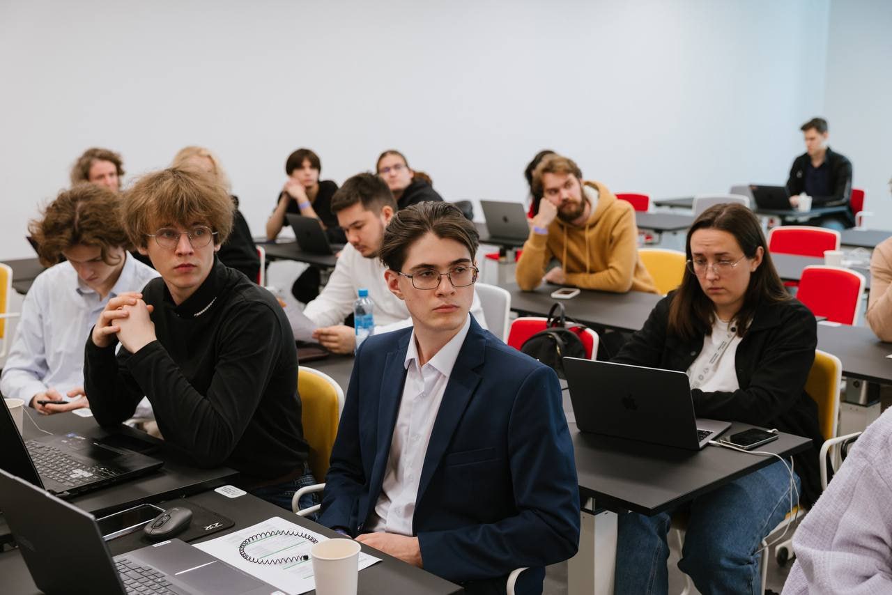 ⏺ Центральный университет запускает исследовательскую программу по ИИ в биотехе
Цель программы — развитие технологий, способных радикально изменить подходы к лечению, диагностике и профилактике заболе... | Сетка — социальная сеть от hh.ru