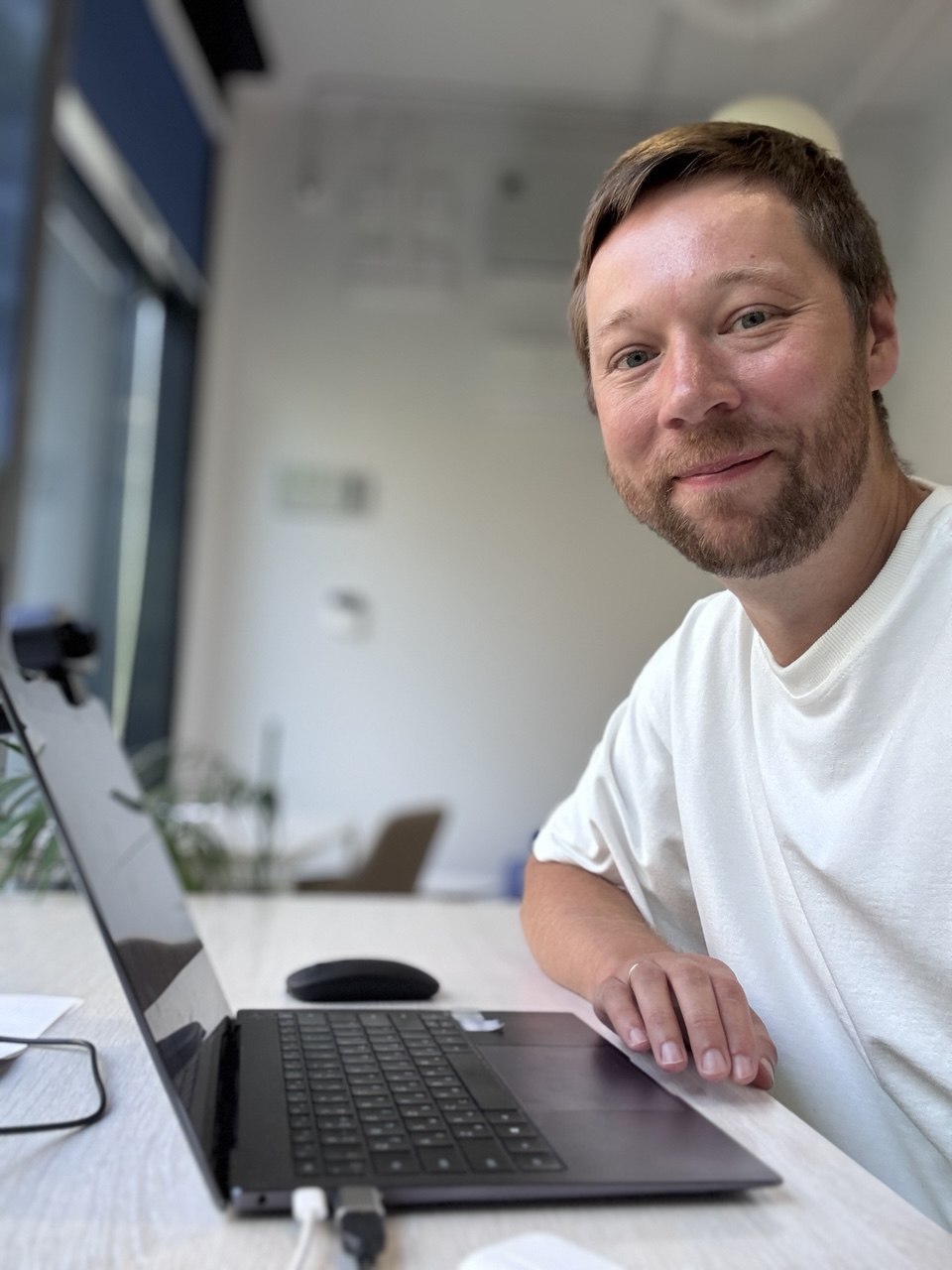 ИИ или не ИИ, вот в чём вопрос💻
За последние несколько недель мне пару раз прилетели комментарии: мол, некоторые мои посты уж слишком похожи на тексты, написанные ИИ | Сетка — социальная сеть от hh.ru