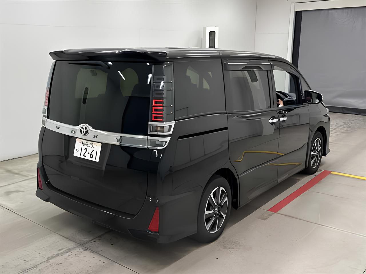 🚘Toyota Voxy ZS Kirameki III:
Семья может и распасться…
Но VOXY останется и в BlaBlaCar не пропадёшь😆
✅ 2021 год, пробег 36260 км
✅ Передний привод, городской комфорт
✅ Бензин 2 | Сетка — социальная сеть от hh.ru