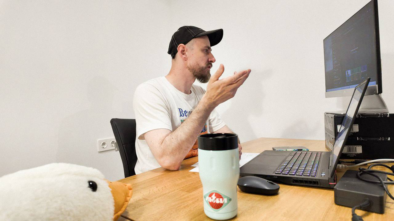 Курс по моушн-дизайну вид сбоку) Гусь лежит для отражения ревербераций, конечно же. | Сетка — социальная сеть от hh.ru