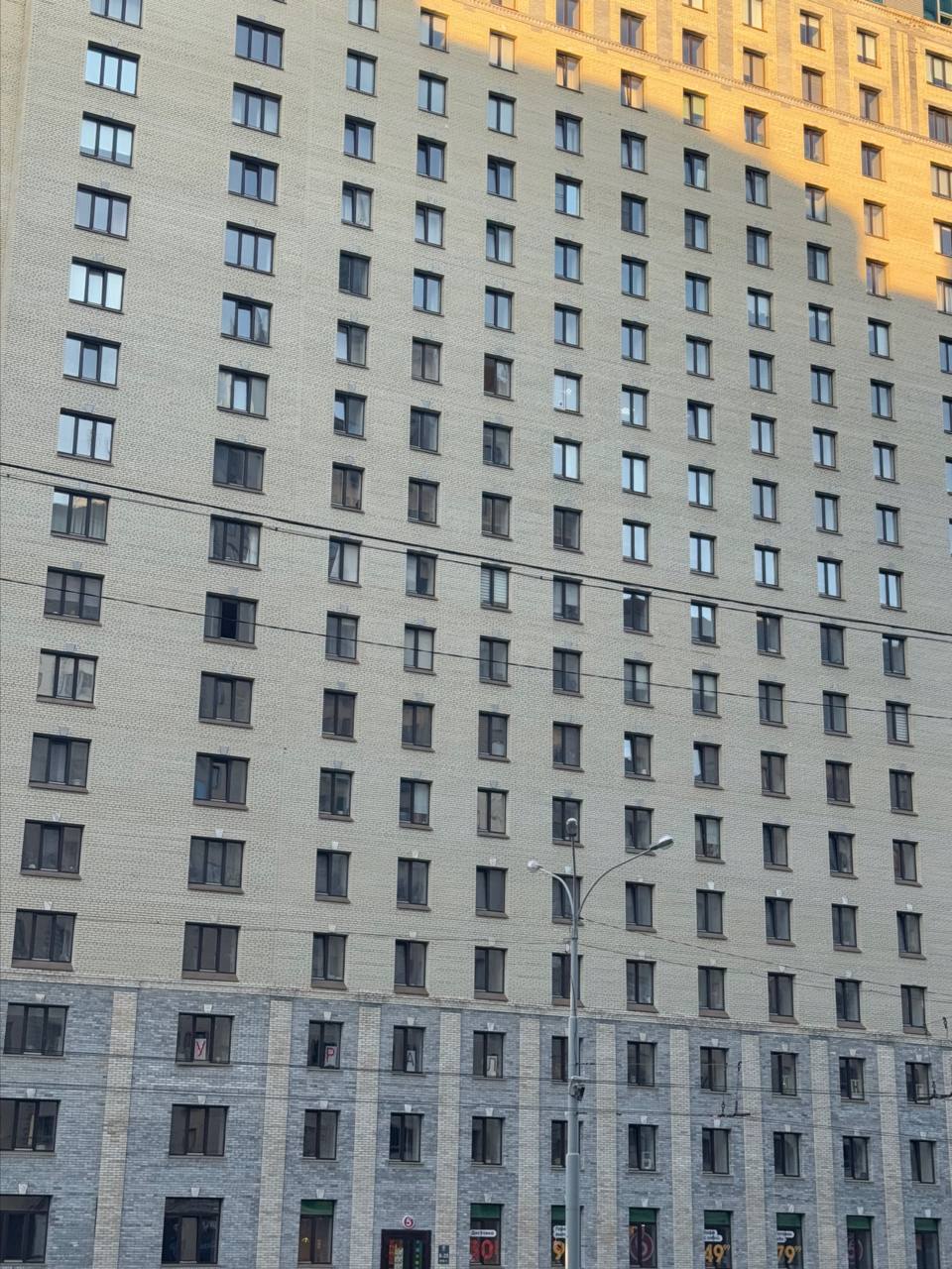 Я тут внезапно побывал в Екатеринбурге и принёс вам немного его моими глазами.
Мне прям очень понравился город.
Я, честно сказать, даже не помню, когда мне нравилось настолько | Сетка — социальная сеть от hh.ru