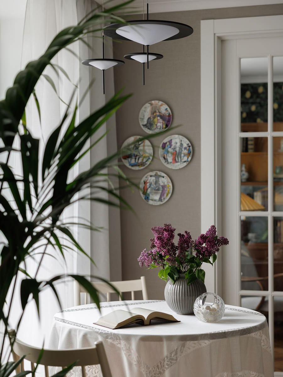 Как дизайнеру Александре Якушенко удалось сделать в центре Петербурга стильную современную квартиру и сохранить старую советскую мебель — смотрите на сайте wajournal | Сетка — социальная сеть от hh.ru