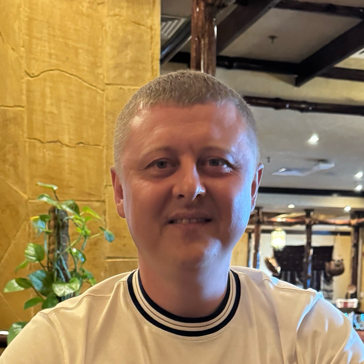 Александр Беззубов