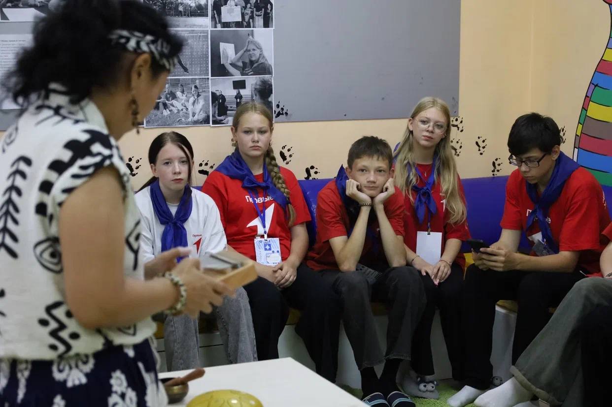 Медитация 🧘‍♀️ и абстракции на Смене Первых
Вчера ребята из Смены Первых в лагере «Олимп» смогли поиграть на глюкофоне, калимбе, «запускали» поющую чашу 🥣; послушали мою игру на варгане | Сетка — социальная сеть от hh.ru