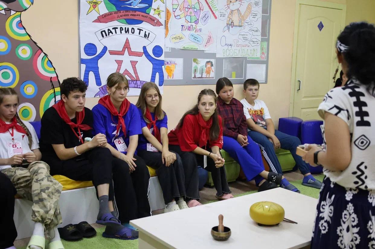 Медитация 🧘‍♀️ и абстракции на Смене Первых
Вчера ребята из Смены Первых в лагере «Олимп» смогли поиграть на глюкофоне, калимбе, «запускали» поющую чашу 🥣; послушали мою игру на варгане | Сетка — социальная сеть от hh.ru