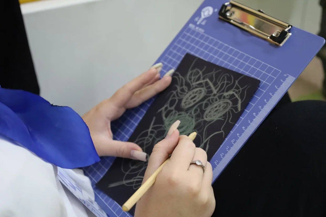 Медитация 🧘‍♀️ и абстракции на Смене Первых
Вчера ребята из Смены Первых в лагере «Олимп» смогли поиграть на глюкофоне, калимбе, «запускали» поющую чашу 🥣; послушали мою игру на варгане | Сетка — социальная сеть от hh.ru