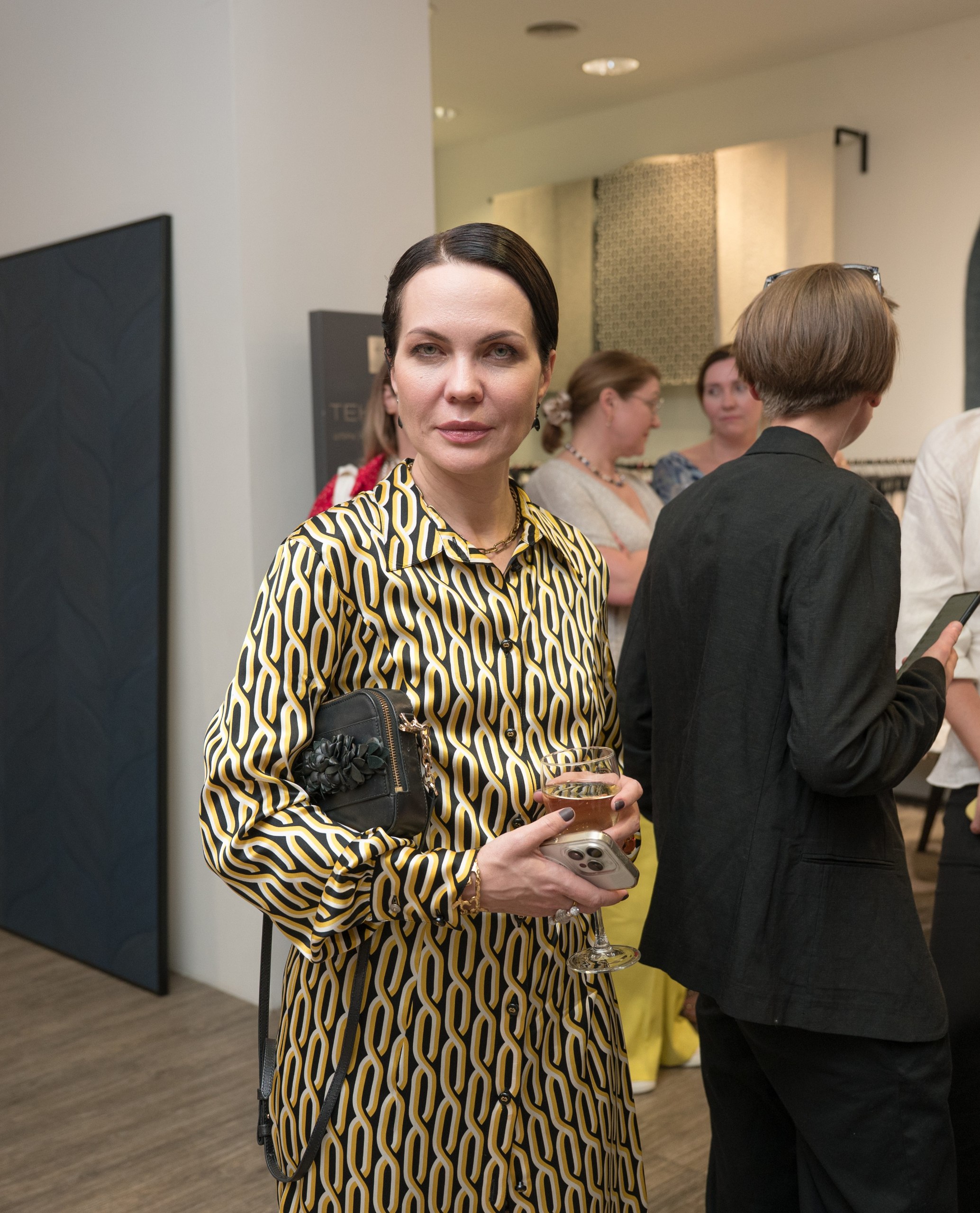 В последний день июля журнал WA собрал гостей на премьеру нового видео из рубрики «Особое приглашение», а также познакомиться с летним номером и новыми лицами в редакции | Сетка — социальная сеть от hh.ru