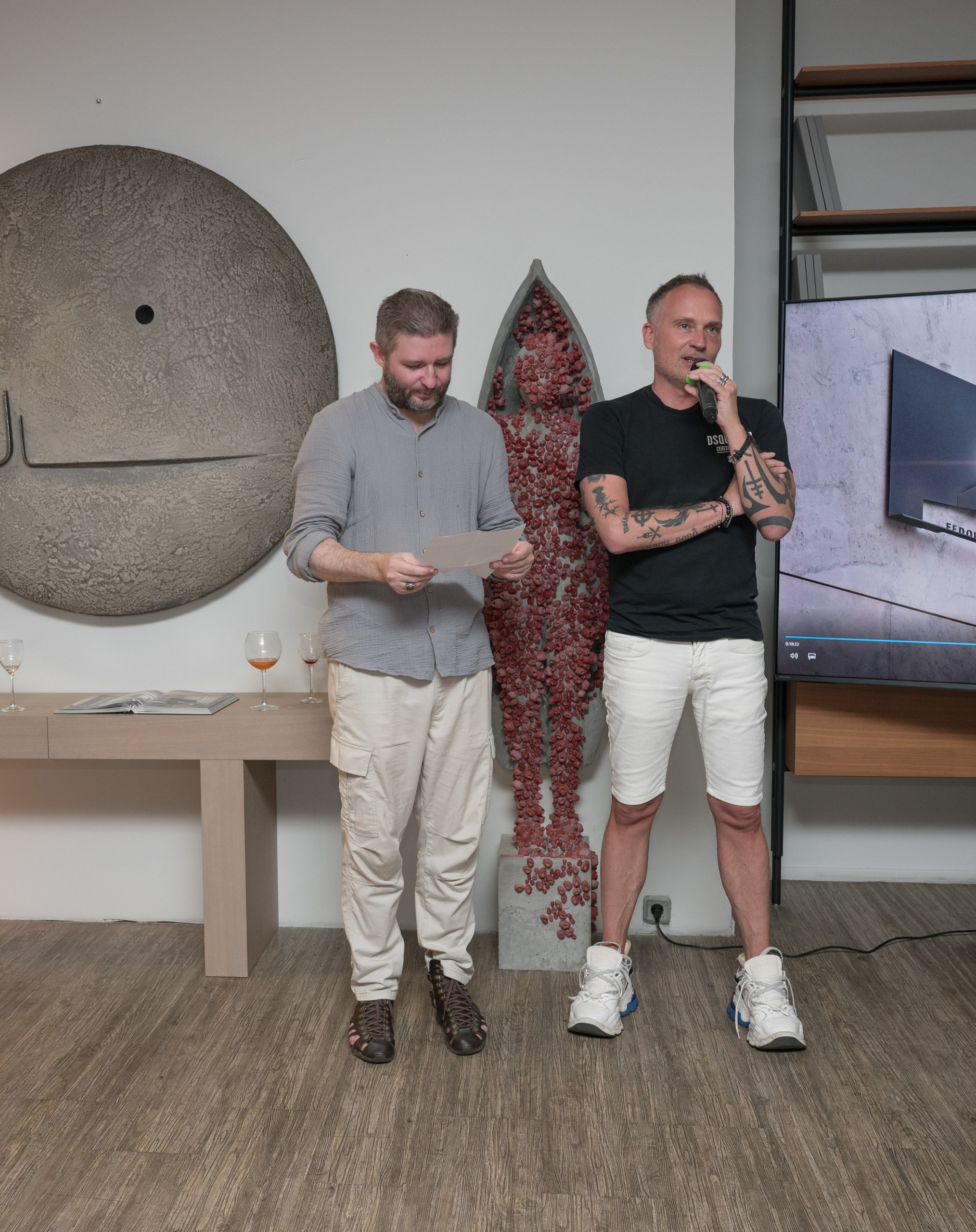 В последний день июля журнал WA собрал гостей на премьеру нового видео из рубрики «Особое приглашение», а также познакомиться с летним номером и новыми лицами в редакции | Сетка — социальная сеть от hh.ru