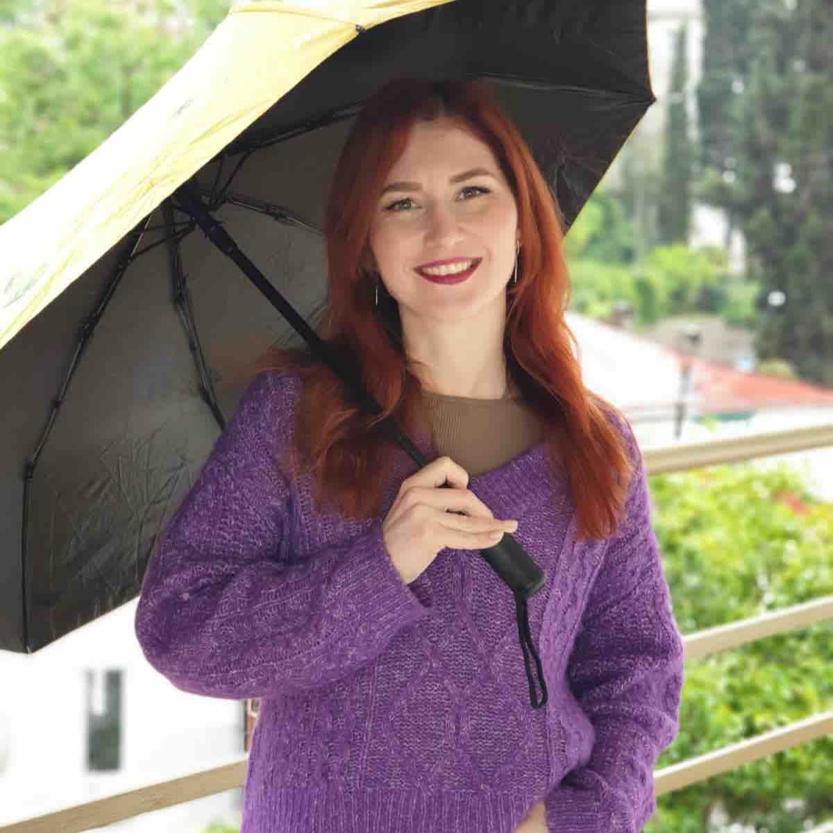 Елена Закис