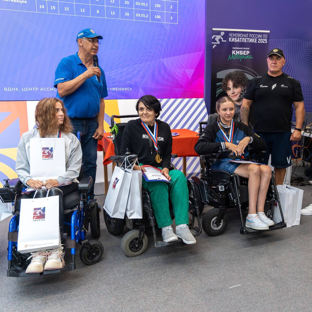 Чемпионат России по кибатлетике 2025 завершён
Со 2 по 4 августа на ВДНХ прошёл Чемпионат России по кибатлетике. Эти три дня показали, что сила воли и передовые технологии вместе творят чудеса | Сетка — социальная сеть от hh.ru
