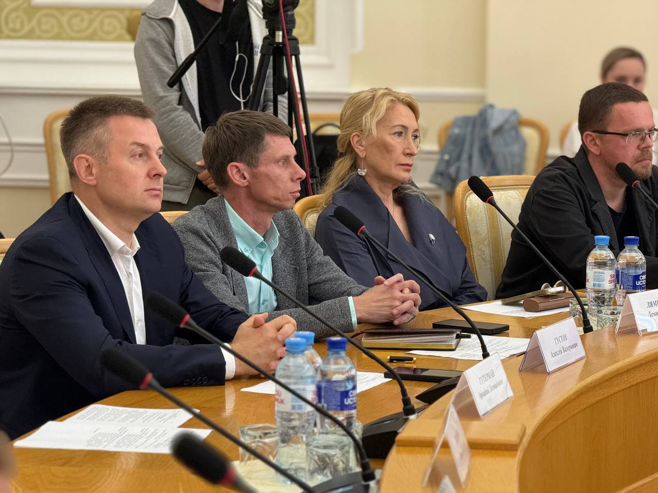 #КомандаСитникова
📈 Про планы и перспективы развития отрасли. Губернатор Сергей Ситников провёл большой деловой разговор с представителями ювелирной промышленности | Сетка — социальная сеть от hh.ru