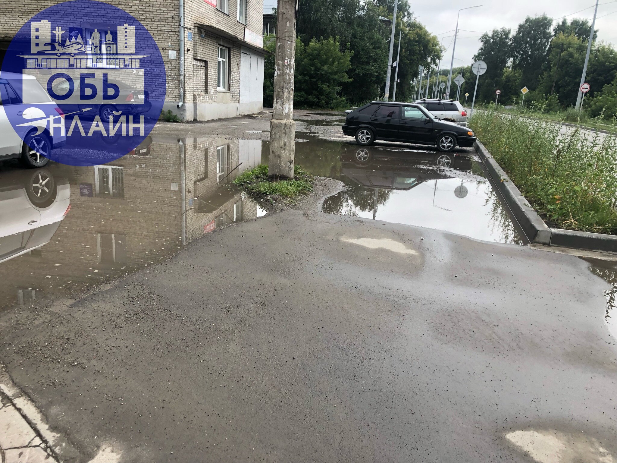 ↗ После дождя пройти просто не реально, кроме как нарушая правила и выходить на проезжую часть.
vk.com
Подробнее на https://vk.com/ob.gorod
#городобь #городобьонлайн #толмачево | Сетка — социальная сеть от hh.ru