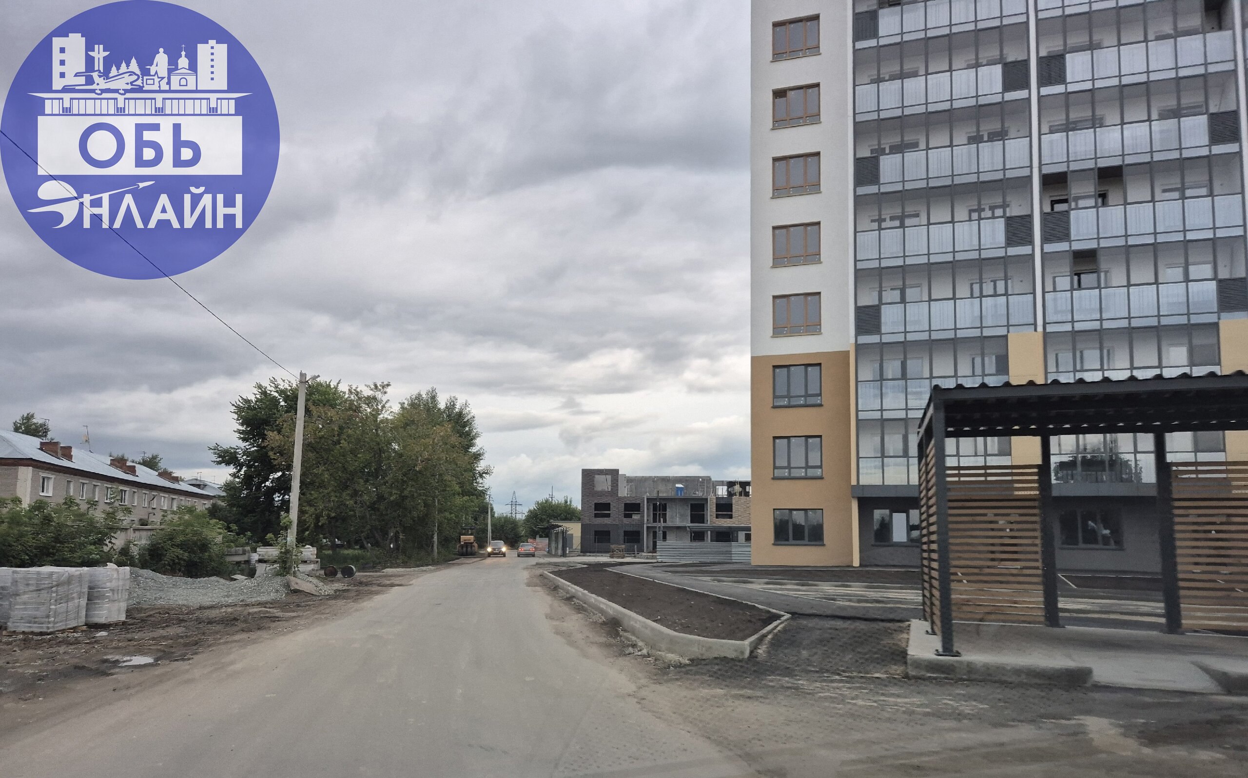 ↗ Здравствуйте. Объясните пожалуйста, кто подписывает разрешения так близко к дороге делать придомовую территорию. Бордюры стоят практически на проезжей части | Сетка — социальная сеть от hh.ru
