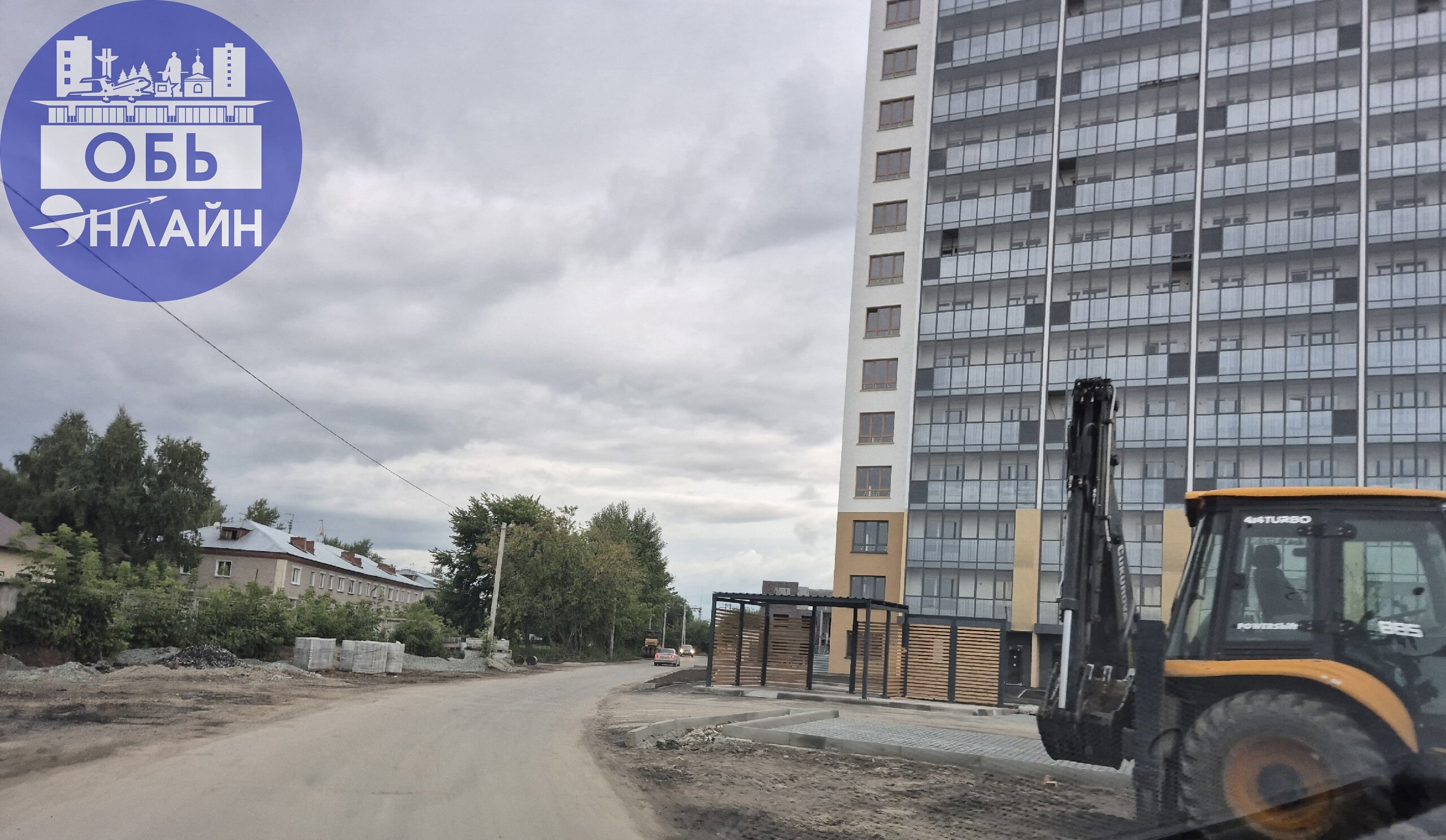 ↗ Здравствуйте. Объясните пожалуйста, кто подписывает разрешения так близко к дороге делать придомовую территорию. Бордюры стоят практически на проезжей части | Сетка — социальная сеть от hh.ru