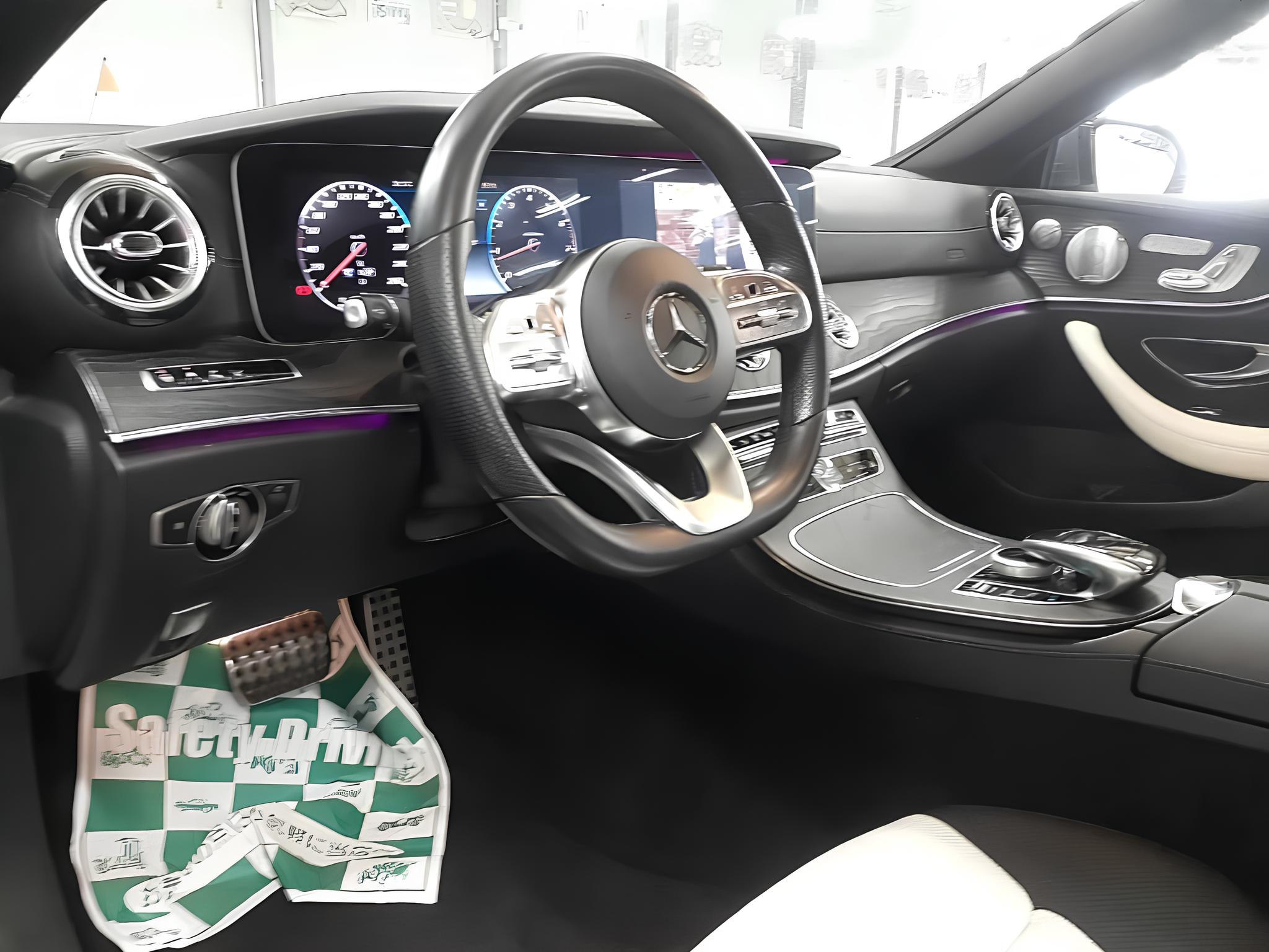 🚘Mercedes-Benz Е450 Cabrio 4MATIC
Левый руль, кабриолет и V6 — три слова, от которых хочется лето круглый год☀️
📅 2019 г. | 62 618 км | Оценка 4.5
⛽ Бензин 3.0 л, 367 л.с | Сетка — социальная сеть от hh.ru