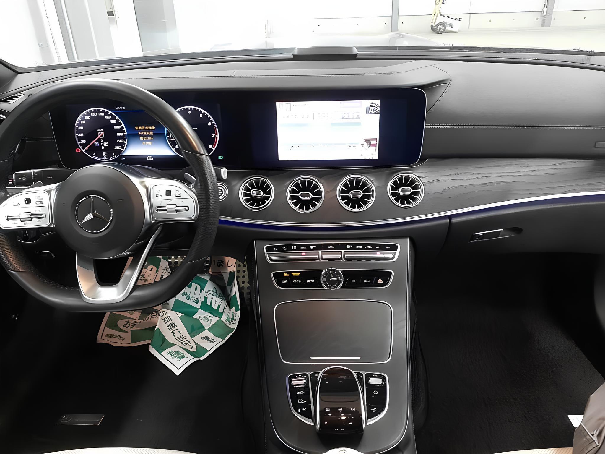 🚘Mercedes-Benz Е450 Cabrio 4MATIC
Левый руль, кабриолет и V6 — три слова, от которых хочется лето круглый год☀️
📅 2019 г. | 62 618 км | Оценка 4.5
⛽ Бензин 3.0 л, 367 л.с | Сетка — социальная сеть от hh.ru