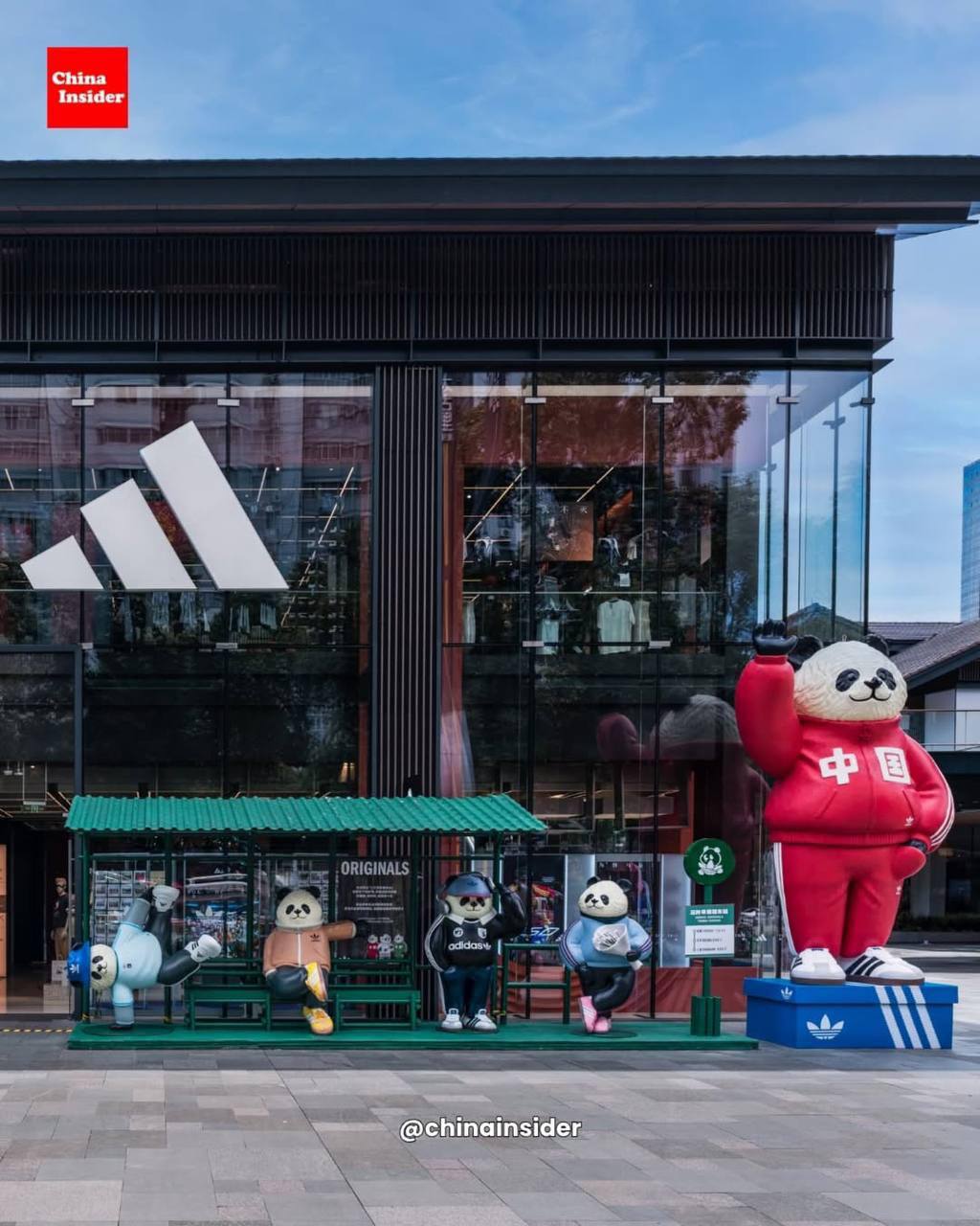 Adidas вновь разгоняет свои медийные мощи и сводит людей с ума (продуктом, конечно же). Китайский Adidas сделал очень крутую коллабу с крейтором из Гонконга — Dorophy Tang | Сетка — социальная сеть от hh.ru