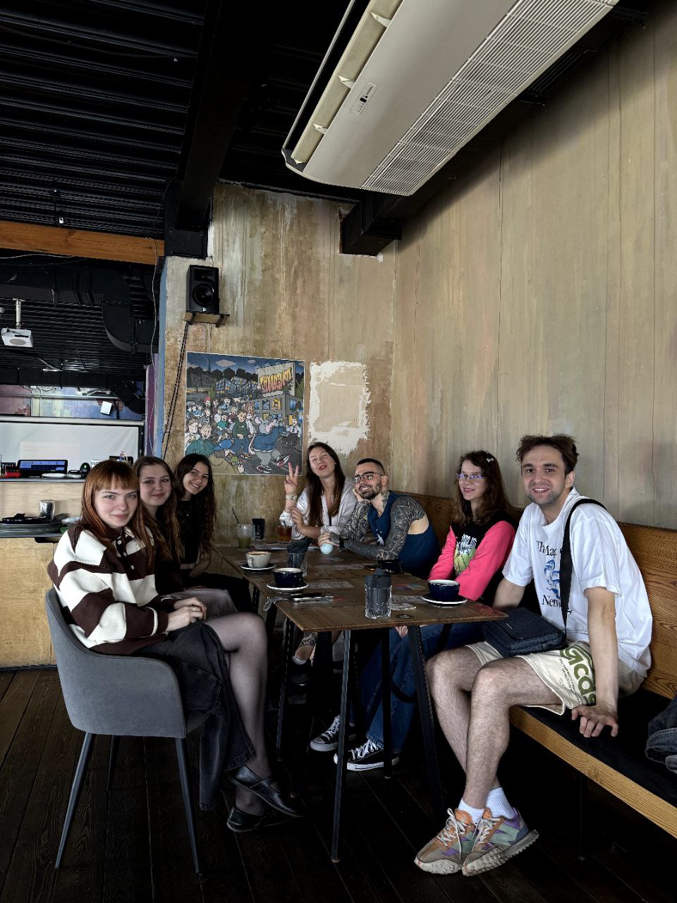 Встреча 09/08
Знакомились, пили кофе и много болтали!
Обсудили:
— кураторство с гарантированным трудоустройством
— хейт Uprock
— учебу на иллюстратора
— поиск работы
— стоит ли на собеседовании называ... | Сетка — социальная сеть от hh.ru