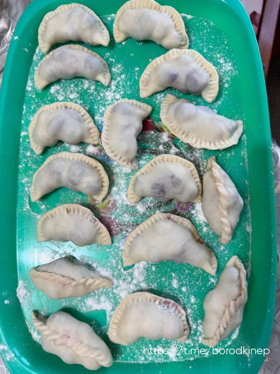 Вот оно, счастье выходного дня! Ароматные домашние🥟 вареники с летней ягодой и наш 👶 главный дегустатор | Сетка — социальная сеть от hh.ru