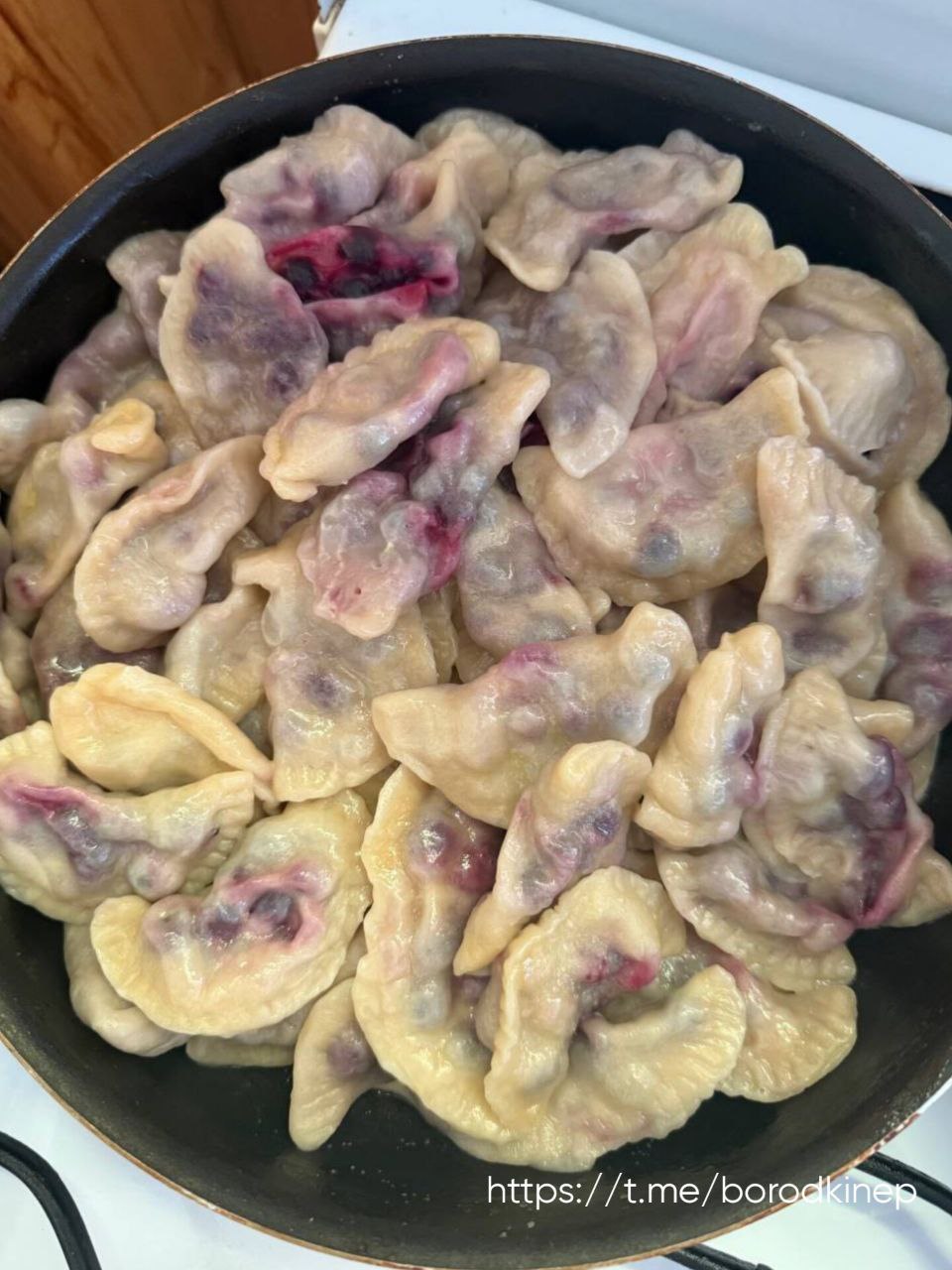 Вот оно, счастье выходного дня! Ароматные домашние🥟 вареники с летней ягодой и наш 👶 главный дегустатор | Сетка — социальная сеть от hh.ru