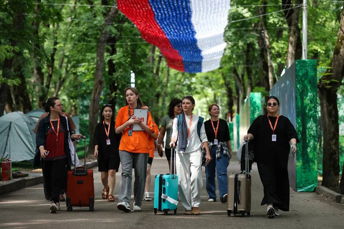 Более 2000 участников, 14 тематических направлений и конкурс грантов — в Пятигорске стартовал «Машук»🎉
Губернатор края Владимир Владимиров отметил, что «Машук» — настоящая территория возможностей для ... | Сетка — социальная сеть от hh.ru