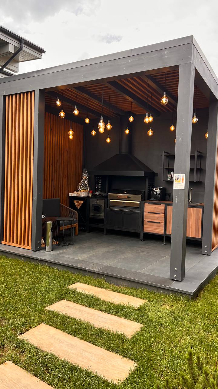 Продолжаю обзор интересных решений с выставки загородной недвижимости Open village
Дворовая зона это лицо дома, где приятно отдыхать после обеда и приглашать друзей насладиться чаем у костра и полюбов... | Сетка — социальная сеть от hh.ru
