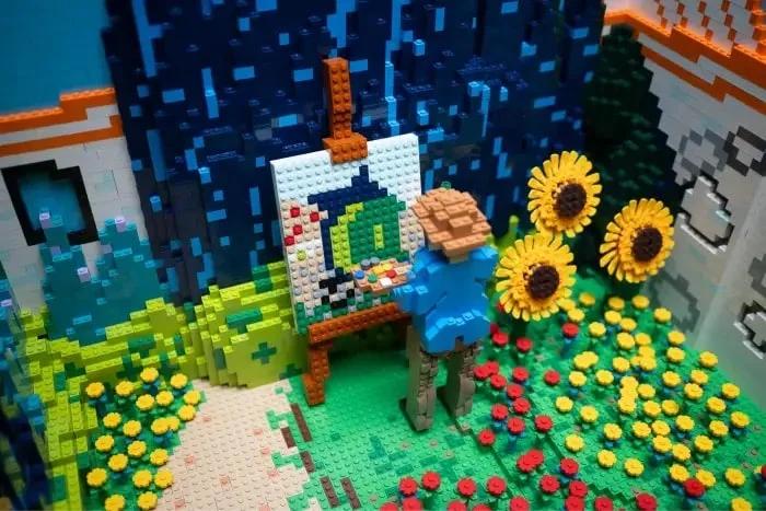 Помните, как LEGO представило набор по мотивам картины Ван Гога «Подсолнухи»? Теперь компания пошла ещё дальше и создала инсталляцию, посвящённую «Жёлтому дому» в Арле | Сетка — социальная сеть от hh.ru