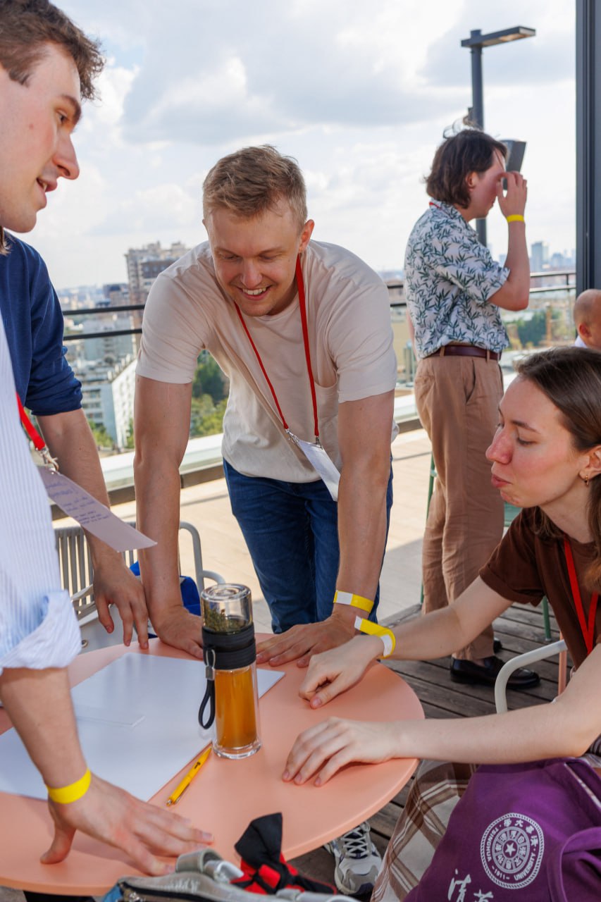 Заметки с Alumni Case Weekend by Changellenge >>
часть 1 - общий формат
На прошлых выходных был на обучении от Changellenge и Алясова лично | Сетка — социальная сеть от hh.ru