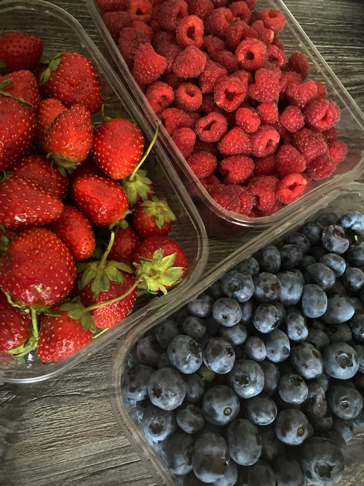 🍓☀️Летняя симфония витаминов! ☀️🍓
Пока солнце щедро дарит нам свои лучи, а природа расцветает буйством красок и ароматов, не упустите шанс насытить свой организм живительной энергией витаминов! И что ... | Сетка — социальная сеть от hh.ru