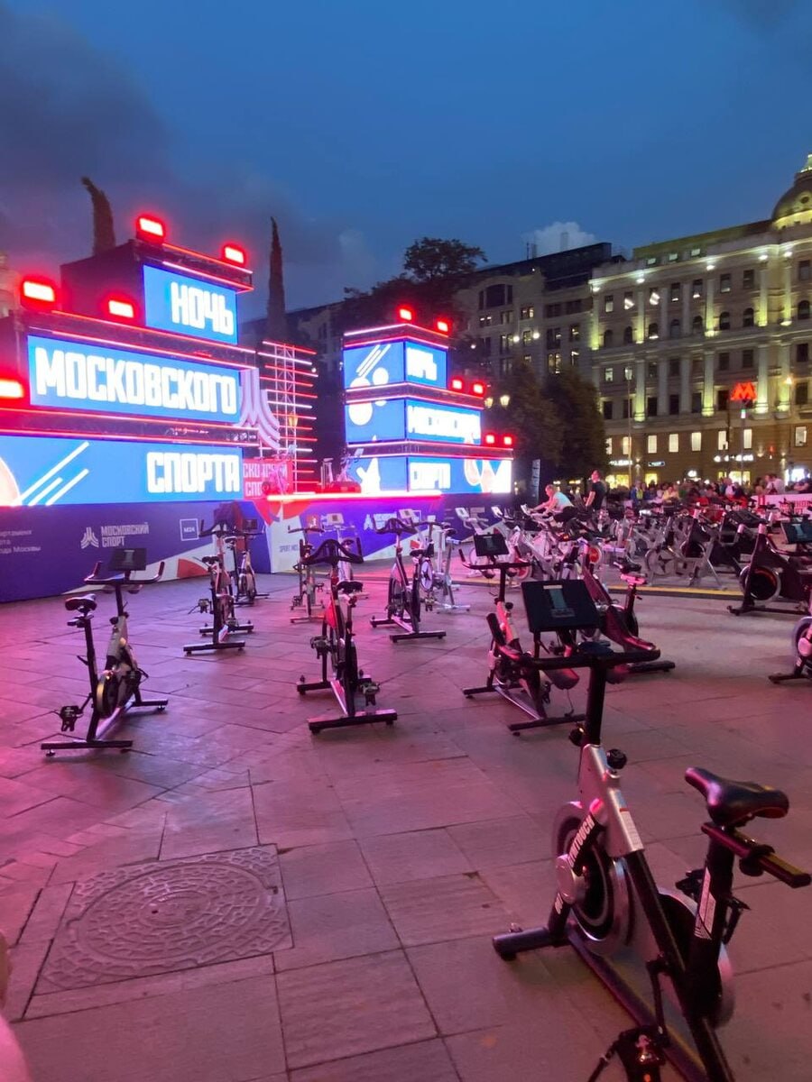 🏓Фестиваль «Ночь московского спорта»
16 августа 20:00-23:00
В центре столицы можно будет сыграть в пляжный волейбол, настольный теннис и шахматы, попробовать силы в испытаниях на полосе препятствий ил... | Сетка — социальная сеть от hh.ru