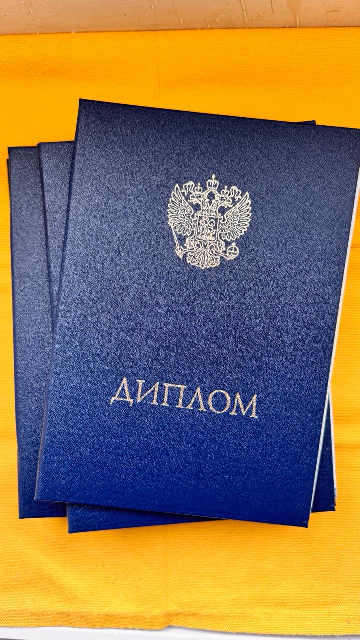 Недавно моя подруга и партнёр по проектам Аня Амброзевич прислала мне, пожалуй, самое вдохновляющее видео за последнее время - распаковку дипломов наших выпускников | Сетка — социальная сеть от hh.ru
