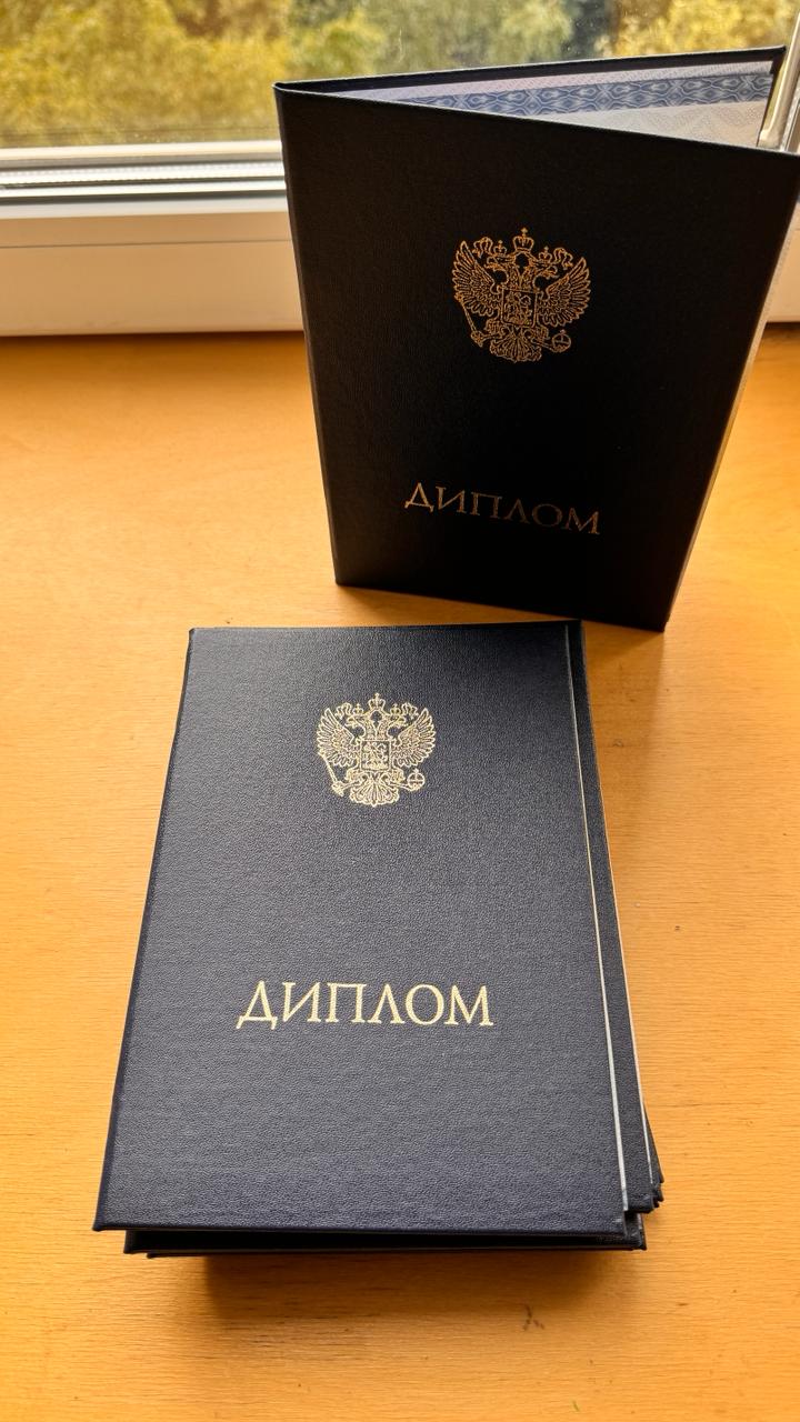 Недавно моя подруга и партнёр по проектам Аня Амброзевич прислала мне, пожалуй, самое вдохновляющее видео за последнее время - распаковку дипломов наших выпускников | Сетка — социальная сеть от hh.ru