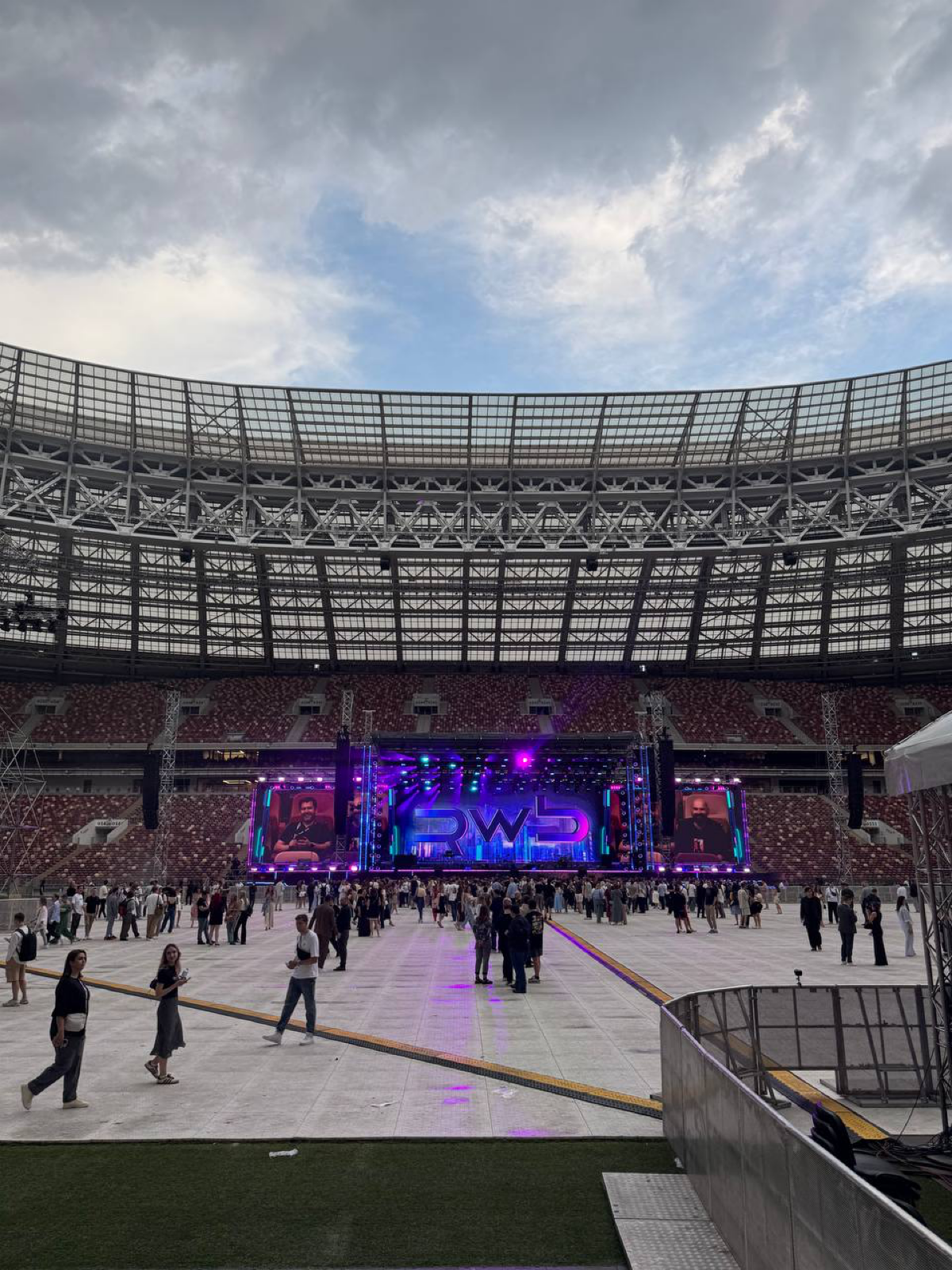 Корпоратив rwb | Сетка — социальная сеть от hh.ru