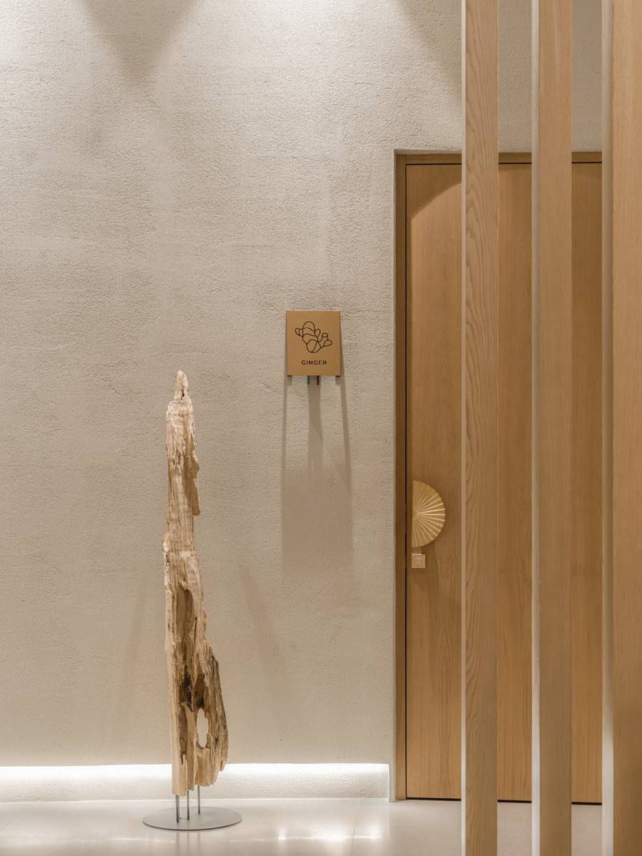 Трехэтажный спа-центр в Казахстане, где архитектурное бюро HAAST соединило дерево, камень и тропики. Смотрите и читайте на сайте wajournal | Сетка — социальная сеть от hh.ru