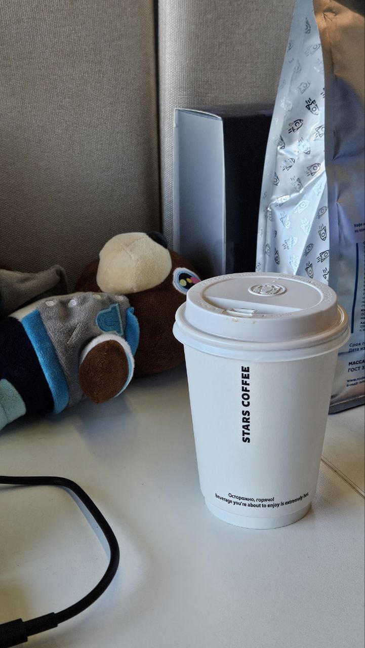 Рашн бизнес
Исторически бариста в Starbucks носили головные уборы, которые отражали их идентичность: шляпы, кепки, вязаные шапочки и тд | Сетка — социальная сеть от hh.ru