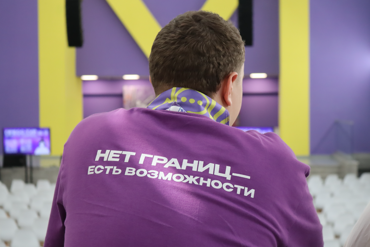 Пресс-волл + Фирменная одежда 🥰 | Сетка — социальная сеть от hh.ru