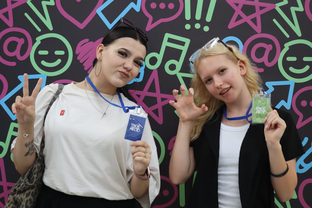 Пресс-волл + Фирменная одежда 🥰 | Сетка — социальная сеть от hh.ru