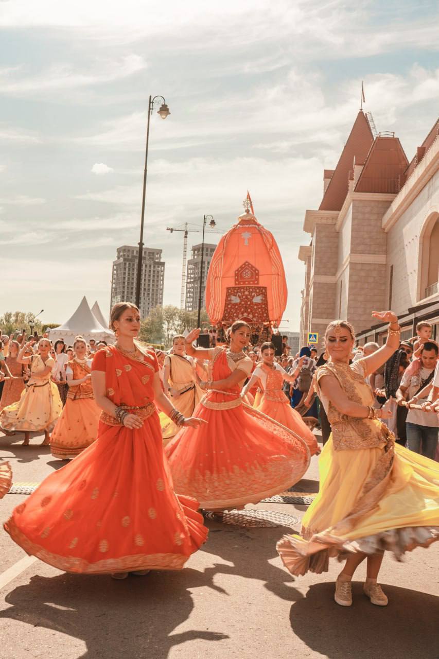 🇮🇳Масштабный фестиваль «День Индии»
14-17 августа
В программе:
▪️Шествие с музыкой, танцами, национальными костюмами, традиционными барабанами и колоколами
▪️Большая концертная программа
▪️Индийская к... | Сетка — социальная сеть от hh.ru