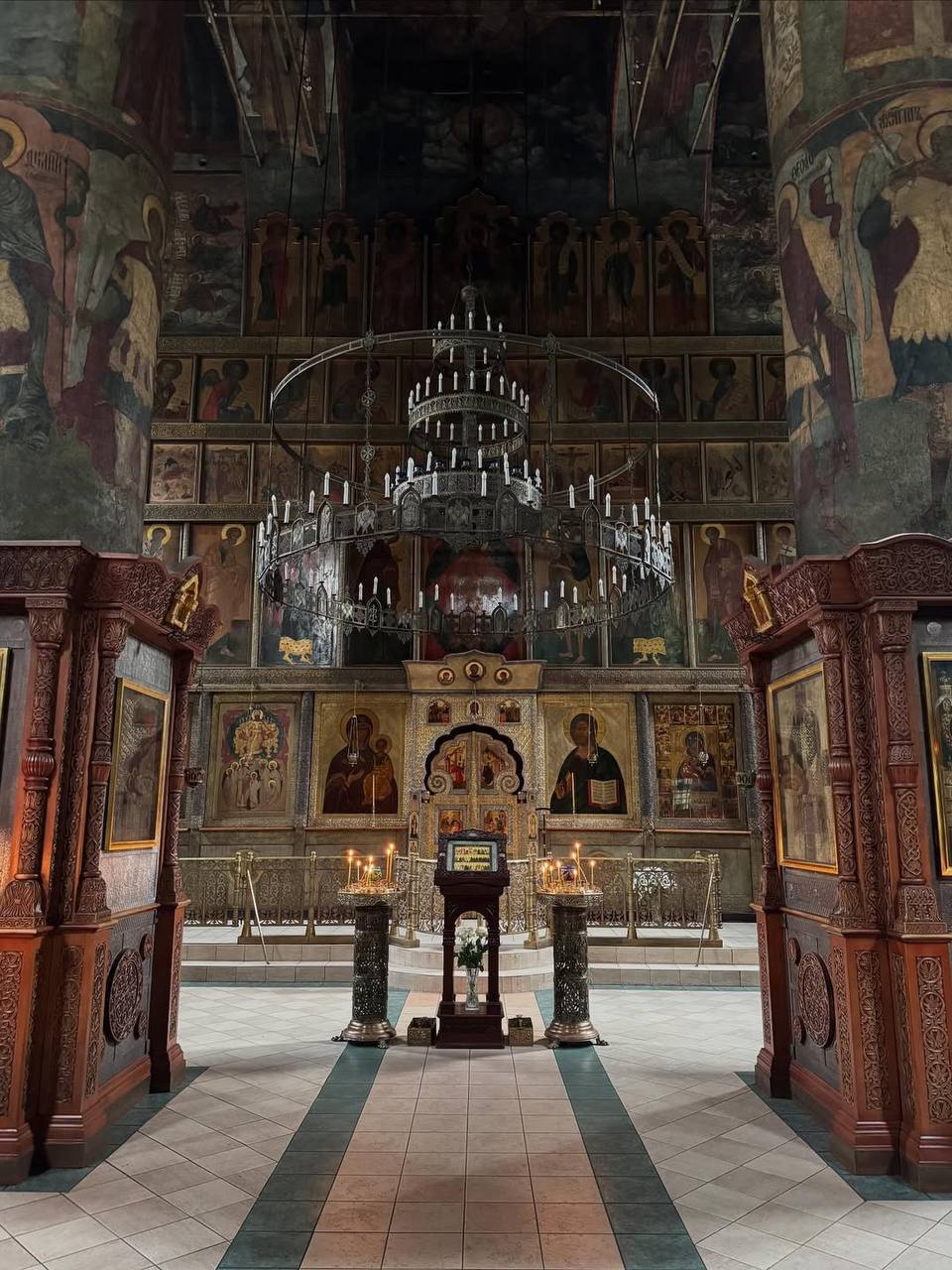 ⛪️ Потрясающий храм в центре Москвы
Пн-Вс 7:00-20:30
Высокие потолки с росписями и фресками, множество икон, великолепная акустика и вместе с тем уют
В Сретенской церкви буквально захватывает дух
▫️Вх... | Сетка — социальная сеть от hh.ru